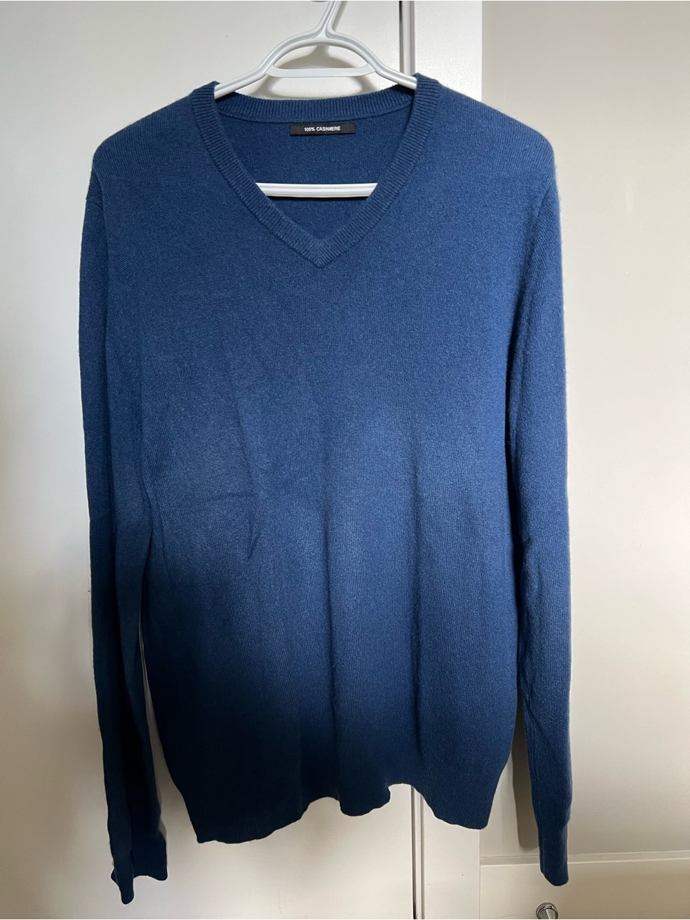 V-Neck Men's Sweater in Navy Blue-Size Large 100% CASHMERE